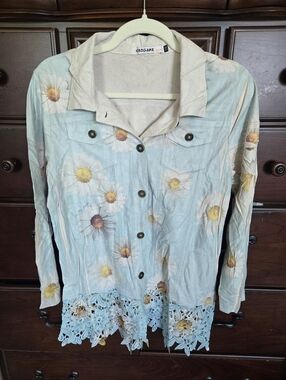 NWOT, Floral Lace-Hem Button Front Shirt Jacket in Light Blue, Sz. S/M